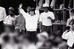 二千翔さんの運動会で声援を送る明石家さんまと大竹しのぶ（1990年10月14日）