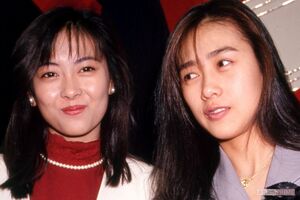 1988年12月　第39回NHK紅白歌合戦出場者発表　工藤静香（右）と中山美穂