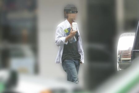 子どもをマイカー送迎していた俳優A