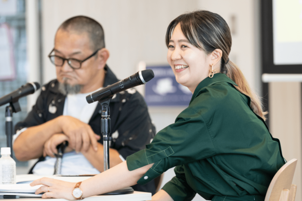 赤松の新刊刊行記念トークショーにゲスト出演した新川。2人で銀座のバーで飲むことも