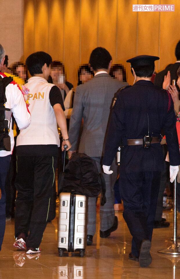 '14年3月の世界選手権では、羽生見たさに大勢のファンが宿泊先に集まった