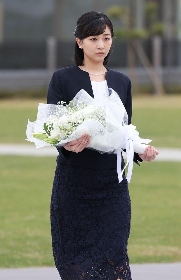 石巻南浜津波復興祈念公園を訪れ、犠牲者に花を手向けられた佳子さま　撮影／JMPA