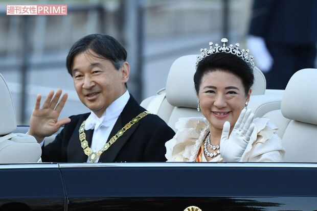 '19年11月、天皇陛下の即位を祝う祝賀パレードには約12万人の人々が沿道に集まり、天皇陛下と雅子さまをお祝いした