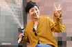 家庭菜園に水を巻きながら笑顔でピースしてくれた安藤サクラ