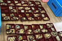 <まずい給食問題>「人間の食べ物じゃない」(生徒) VS「おいしい」(製造元責任者)