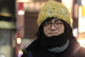 芸人の松原タニシさんは、5軒連続で事故物件に渡り住んでいるという