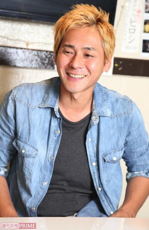 昨年、東京・中野坂上にカラオケ喫茶『ヒロシのお店』をオープン。プライベートではキャンプに絶賛ハマり中だという