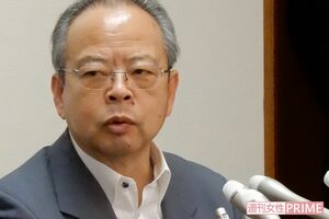 辞意表明の会見中、高橋市長は終始、不機嫌そうな表情を記者たちに向けていた