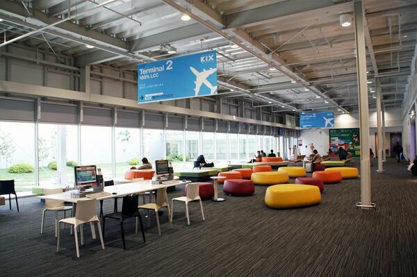 Peachが運航する関西国際空港のLCC専用第2ターミナル。広々として明るい空間。写真提供：秋本さん