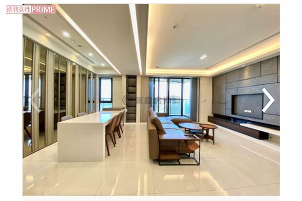 ふたりが入居していた高雄市の1.5億円マンションのリビング（不動産サイトより）