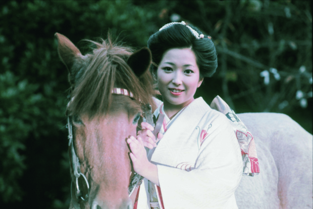 竹下景子、写真は'77年。高校時代も芸能活動をしていたが、東京女子大卒業後の'73年に本格デビューし、“お嫁さんにしたい女優No.1”に。『クイズダービー』（'76年〜'92年）では“三択の女王”と呼ばれた。最近は『風間公親-教場0-』などに出演（撮影／週刊女性写真班）