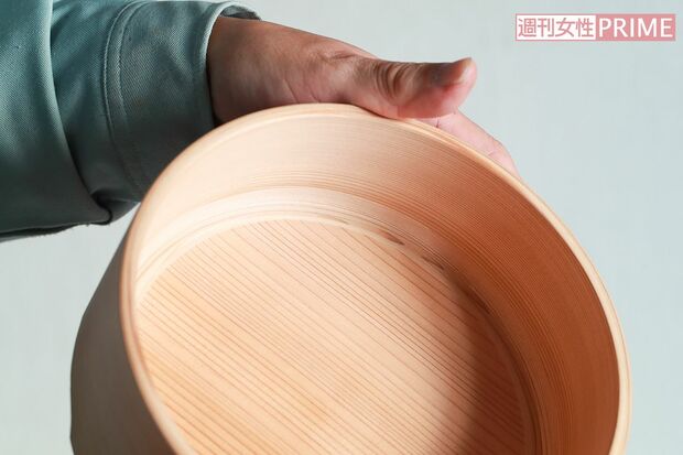 おひつの底には角がなく、端は丸みを帯びた形状。洗いやすく、乾きやすいので、常に清潔な状態を保てる