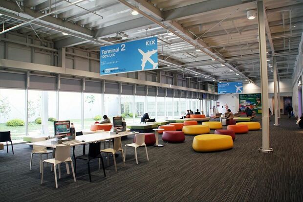Peachが運航する関西国際空港のLCC専用第2ターミナル。広々として明るい空間。写真提供：秋本さん