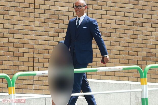 '19年4月、都内の有名私立小学校の入学式にやってきた市川海老蔵と勸玄くん