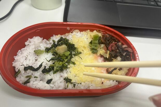 従来の茶弁当と比べると女子力の高さを感じるカラーリング