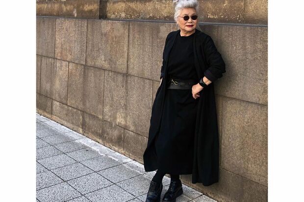 年を忘れてハードに攻める全身“黒”コーデ（木村さん）