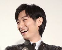 ディーン・フジオカ、主演映画の舞台挨拶会場で転倒寸前に