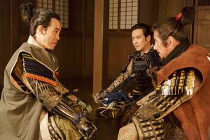 35話より、父・昌幸（草刈正雄）、信幸（大泉洋）、信繁（堺雅人）が向かい合うシーン　（NHK提供）