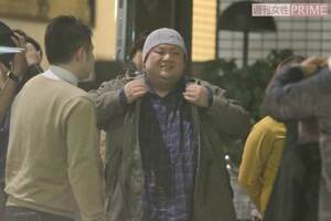 飲み会から上機嫌で引き上げるマツコ・デラックス（'14年2月）