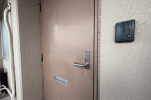 団地内の広瀬剛容疑者宅は、ひっそりと静まりかえって