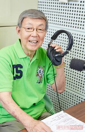 1964年の東京オリンピックの実況も担当した元祖民放フリーアナウンサー、押阪忍（86）さん（衣装協力：キャプテンサンタ）