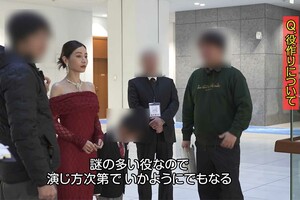 赤いドレスを身にまとい演技に挑む田中みな実(映画『5秒で完全犯罪を生成する方法』公式HPより)