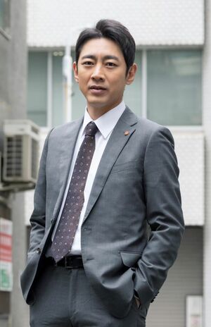 警視庁捜査一課の警部役を演じる小泉孝太郎（ドラマ9『失踪人捜索班 消えた真実』公式サイトより）