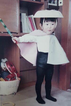 2歳のかもんさん。本格的な「木枯し紋次郎」の仮装でポーズ