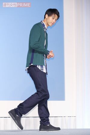 バツグンのスタイルに、この笑顔。どこを切り取ってもイケメン！　撮影／齋藤周造