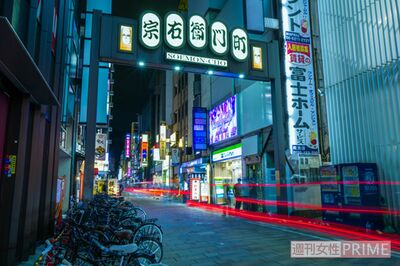 ホステス時代の店があったミナミの宗右衛門町。気さくな上野さんはたちまち売れっ子に　撮影／齋藤周造