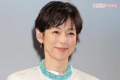 ドラマ『人事の人見』出演中の鈴木保奈美が愛用する、MEGUMIも勧める「プラス２・５度の腹巻き」の効能とお…