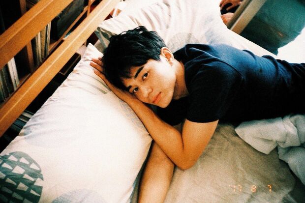 唐田えりかがインスタに投稿していたという東出の写真。撮影に用いられているのはフィルムカメラだ(ツイッターより)