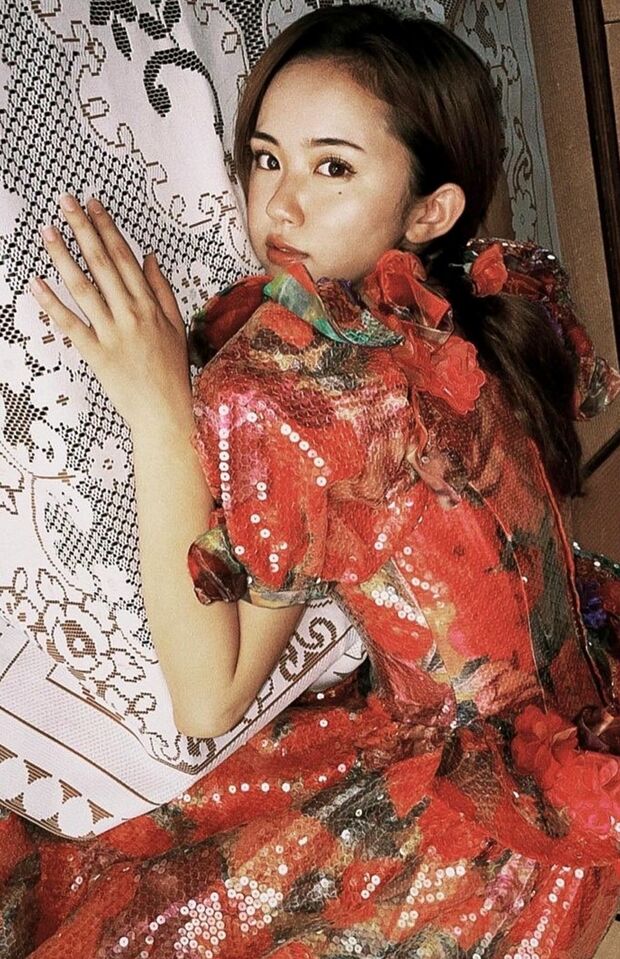 撮影は祖母が担当しているそう。「もっとこっちや！」と、どちらもノリノリのようだ（写真／本人提供）