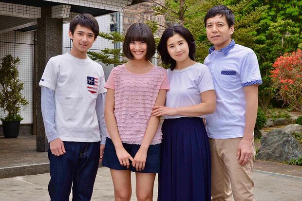 平凡だが幸せな家族には、それぞれ裏の顔があった(c)フジテレビ
