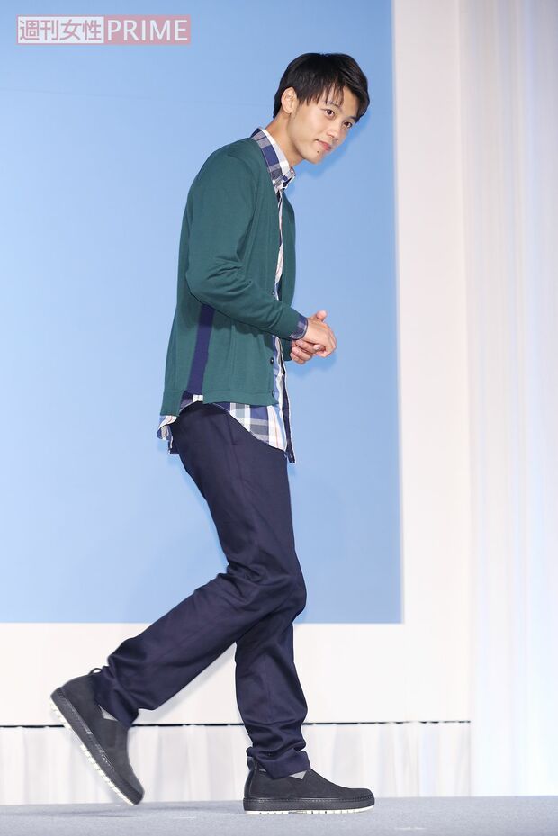 バツグンのスタイルに、この笑顔。どこを切り取ってもイケメン！　撮影／齋藤周造