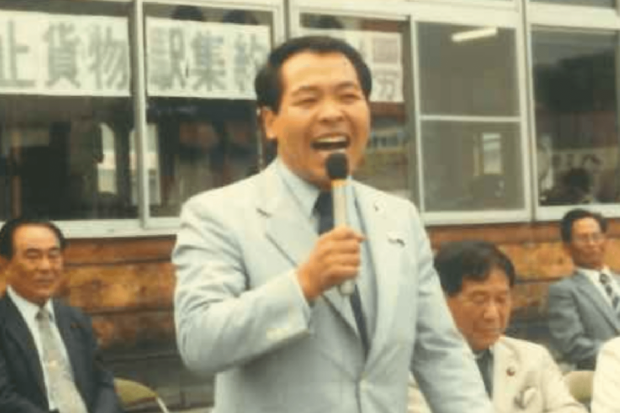 1980年8月、足寄駅前での演説。右端には当時中川と共闘していた石原慎太郎の顔がある