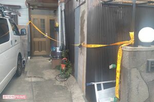 事件現場となった柏本光樹容疑者の自宅。事件後、自宅から容疑者の交際相手と思われる女性が胸に乳児を抱えて出てきた