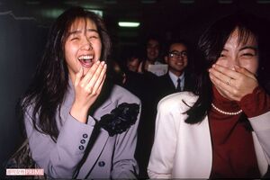 1988年第39回NHK紅白歌合戦出場発表時の、中山美穂さんと工藤静香