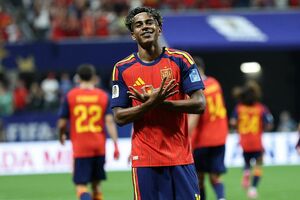2026年6月21日、W杯初ゴールを決めてゴールパフォーマンスを披露したスペイン代表・ヤマル