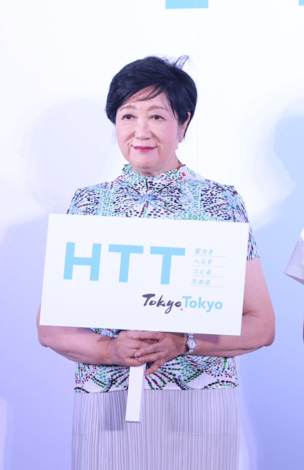「東京クールビズ」を提唱する小池百合子東京都知事