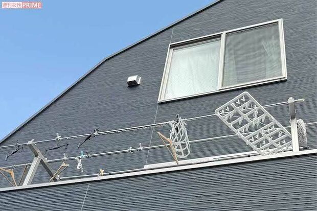 ここ約1か月、杉本容疑者は毎日のように自宅ベランダに洗濯物を干していたという