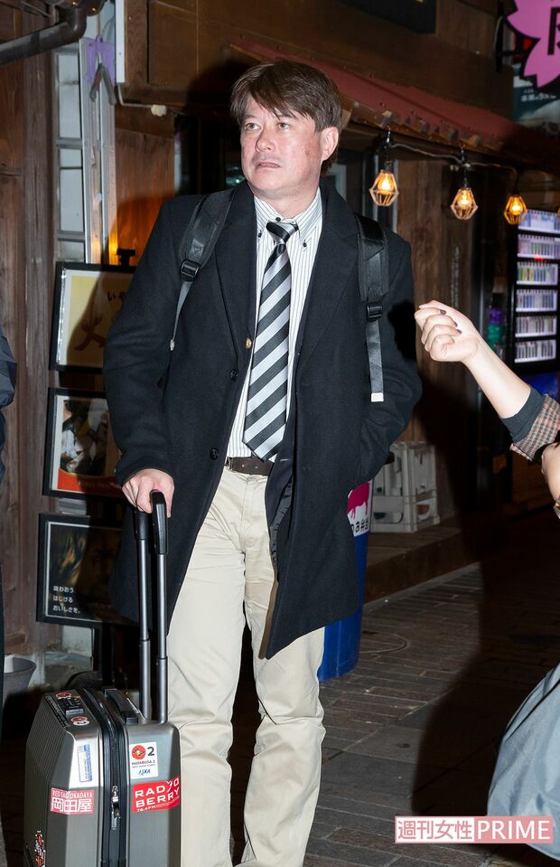 「せっかく来ていただいたので」と3時間以上にわたり、週刊女性の直撃取材に答えた眞善