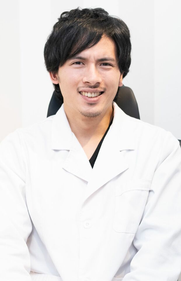 細井龍さん　エレナクリニック新宿本院院長。形成外科医、美容外科医。1988年、東京生まれ。千葉大学医学部卒後、JR東京総合病院、がん研有明病院形成外科などを経て現職。医大受験塾経営者でもありプロ医学部受験講師としても活躍。