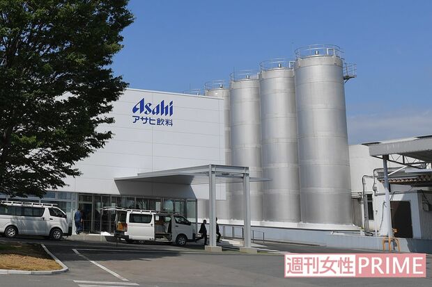 ミュージアム横には巨大な貯酸乳タンクが並ぶ　撮影／渡邉智裕