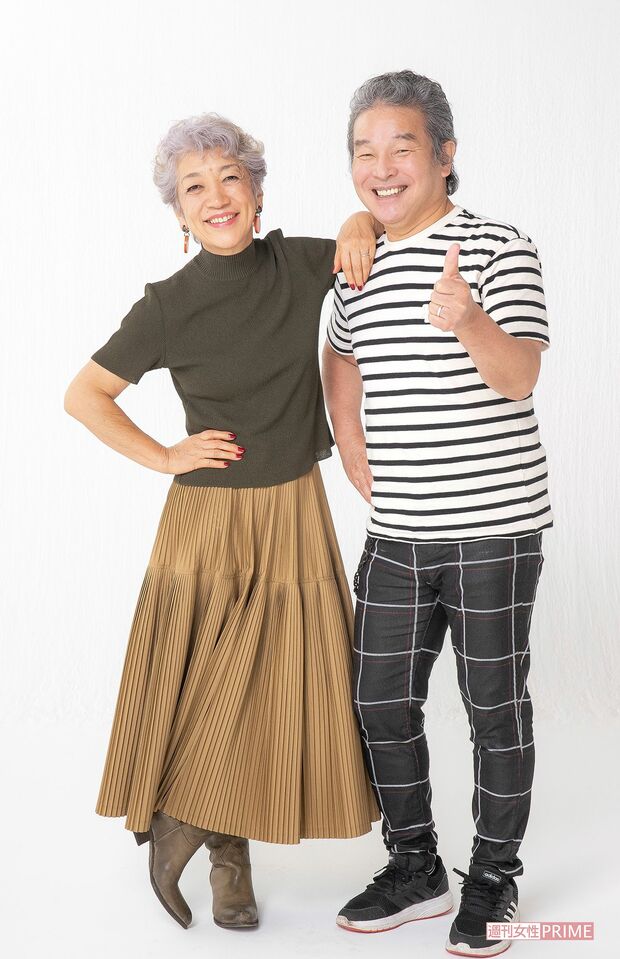 「8年前の服がパッツンパッツンで」（尾藤） 「感謝して捨てなさい（笑）」（中尾）　撮影／伊藤和幸