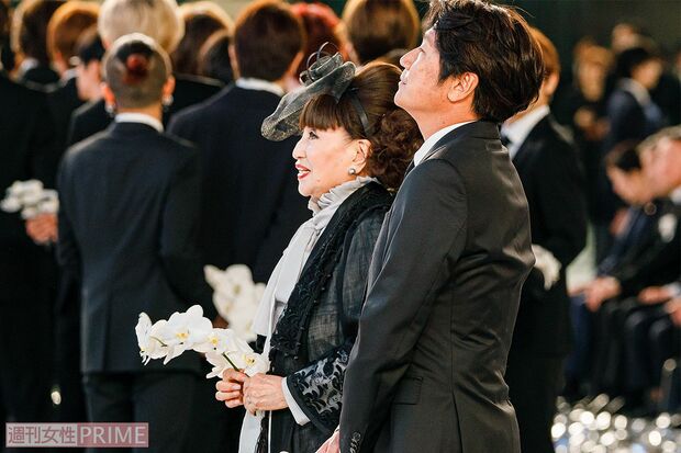 黒柳とともにジャニーさんに最初に献花した近藤は、「”You恥ずかしいよ”と言いながら天国で喜んでいると思います」