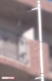 雨どいをよじ登って4階のベランダに侵入した容疑者。部屋の中で被害者が帰ってくるのを待ち構えていた