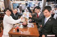 『半沢直樹』ロケ地グルメスポットへ、モノマネ芸人も「お・い・し・い・デス!」