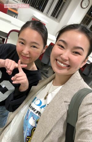 お笑いコンビ・爛々 写真左から大国麗さん、萌々さん 写真/本人提供
