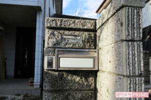 「西」の表札はきれいに剥がされていて、残された家族の姿もなかった